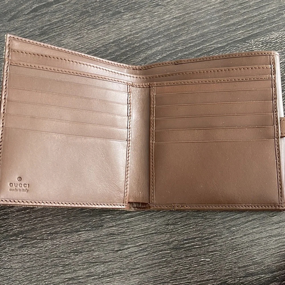 Gucci authentic Leather/ Canvas in great condition Wallet, silver hardware. - Picture 5 of 9